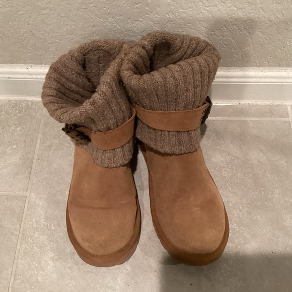 UGG- Cambridge Buckle Knit Boots in Chestnut - Picture 2 of 9